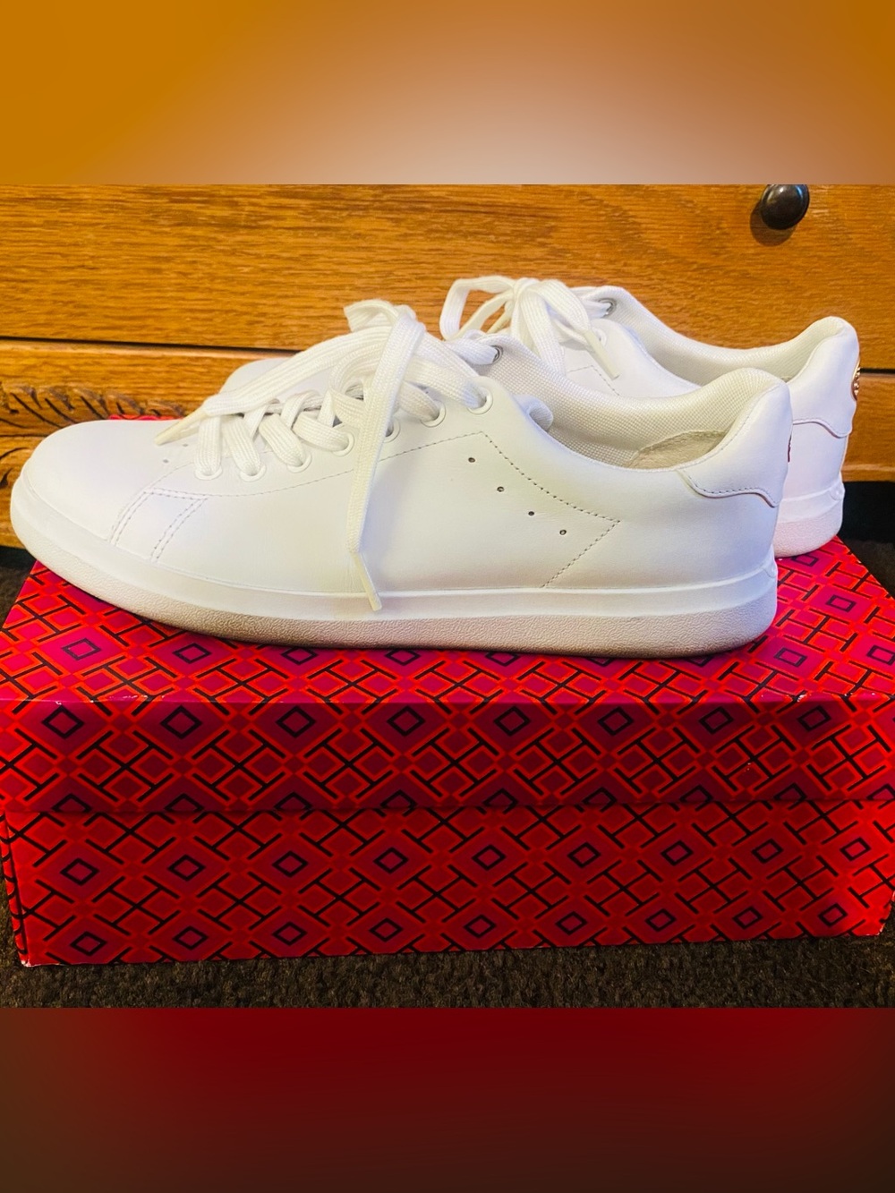 Tory Burch Double T Howell Court Leather Women’s sneakers Sz 8.5